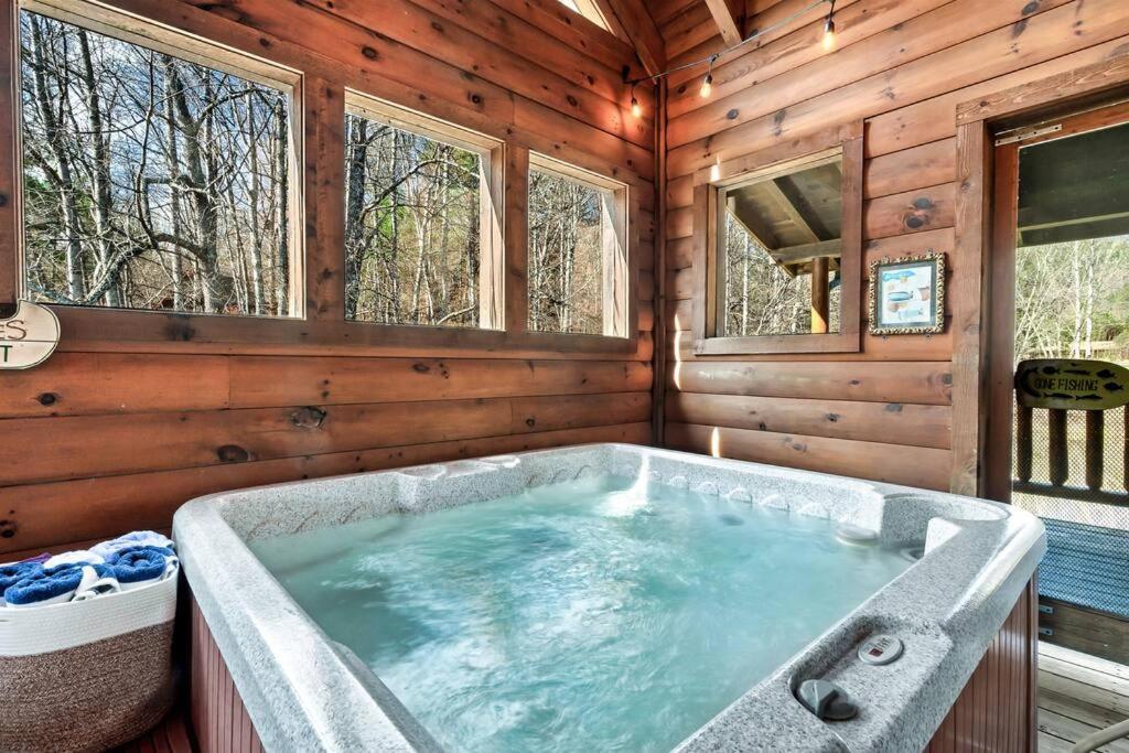 塞维尔维尔Spectacular Mtns Views With Private Hot Tub With Pool Table And Private Pond别墅 外观 照片