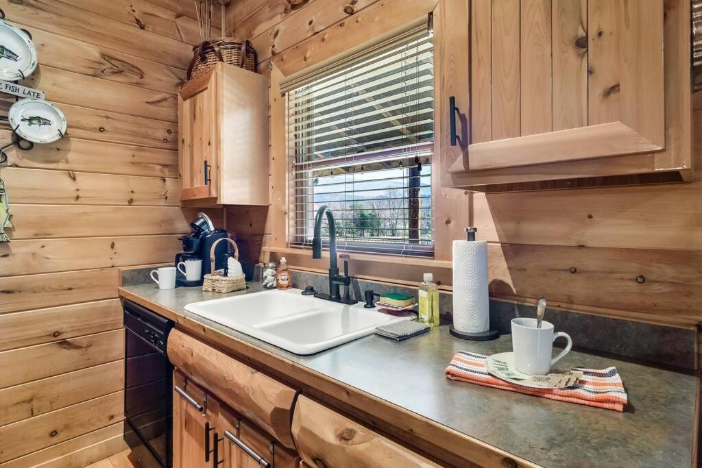 塞维尔维尔Spectacular Mtns Views With Private Hot Tub With Pool Table And Private Pond别墅 外观 照片